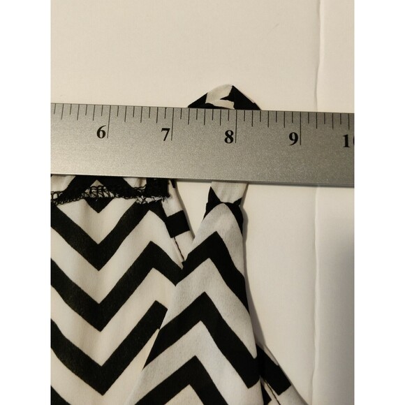 VTG. Tyche Women's Sleeveless Black &‎ White Chevron Pattern Tank Top Size Small - Picture 7 of 10